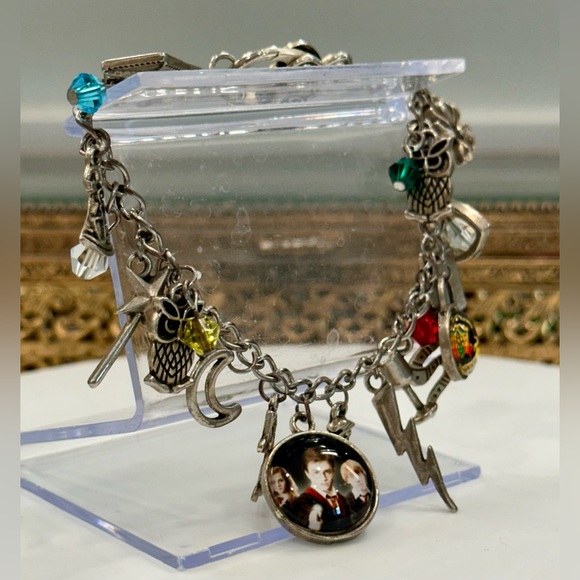 Harry Potter Charm Bracelet - Horcrux - Owl - Snake - Sorting Hat - EUC - Picture 3 of 15